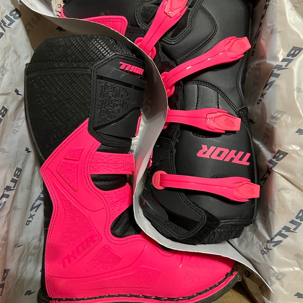Thor Blitz MX boots